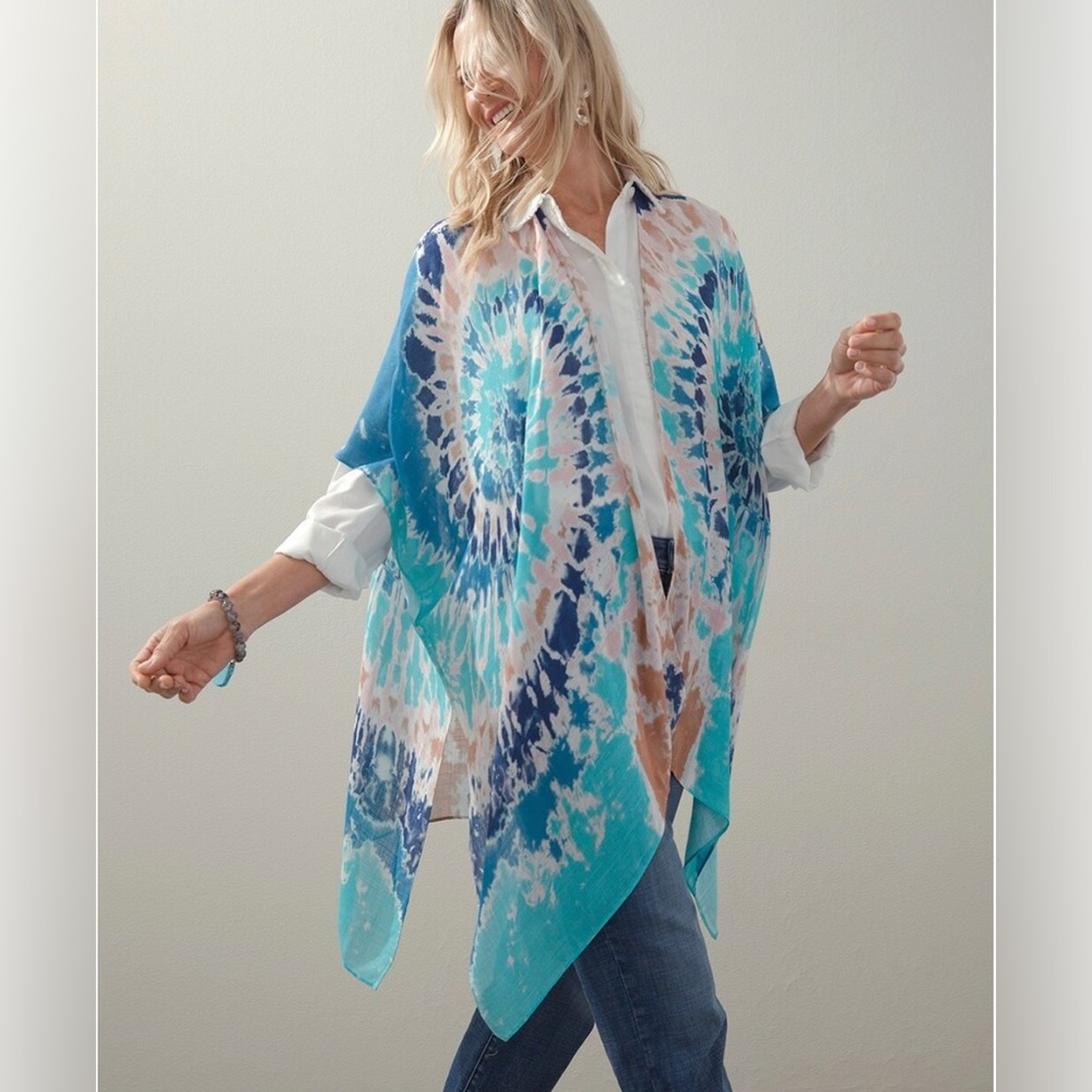 ONE SIZE NWT Chicos Printed Woven Ruana